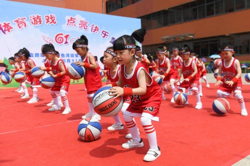 国米跟队：索默将因手指骨折缺席3至4周的时间